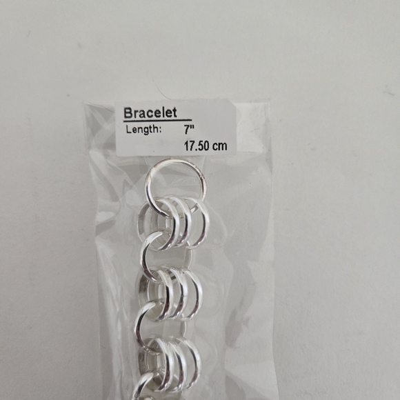 7" Sterling Silver, 925 Bracelet with a toggle closure. Stylish jewelry 😍 - Picture 3 of 5